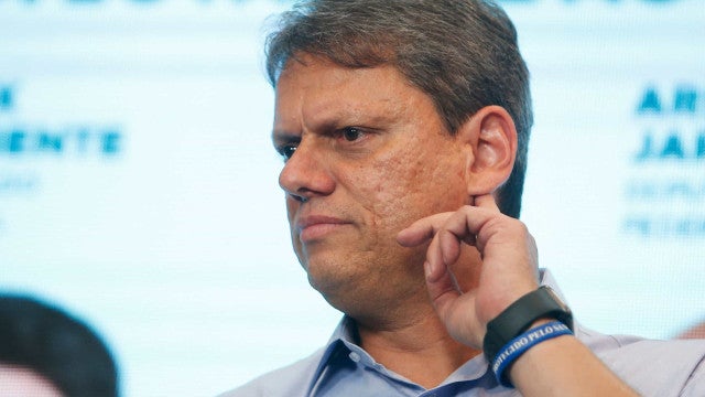 Tarcísio quer aumentar vagas em comunidades terapêuticas para dependentes químicos