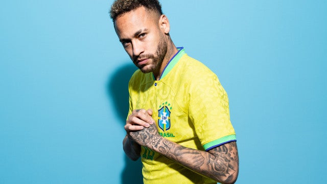 Neymar passa a virada do ano na França com Bruna Biancardi