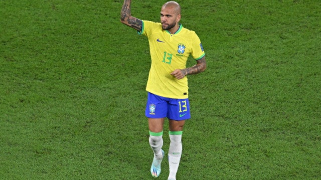 Daniel Alves rebate acusação de assédio sexual: "Basta! Isso está me machucando"