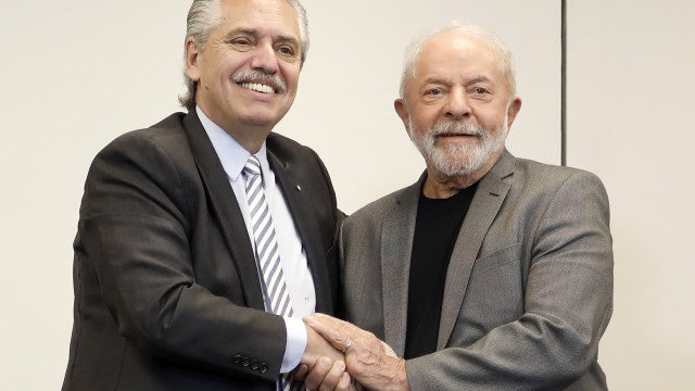 Lula vai estrear agenda internacional com viagem à Argentina