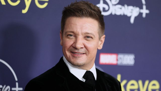 Jeremy Renner deixa o hospital duas semanas após violento acidente