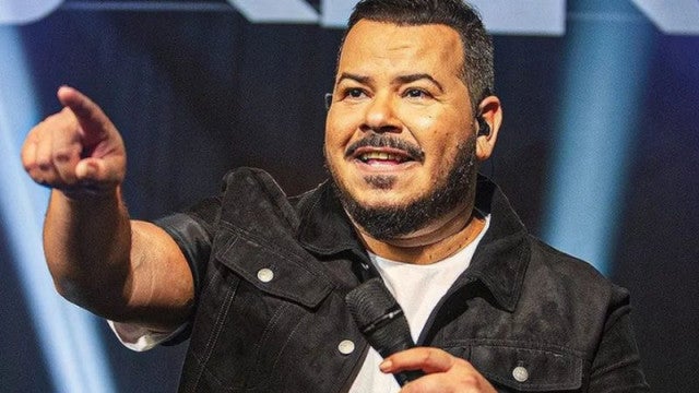 Morre Renatinho, do Bokaloka, após sofrer infarto durante show no Rio