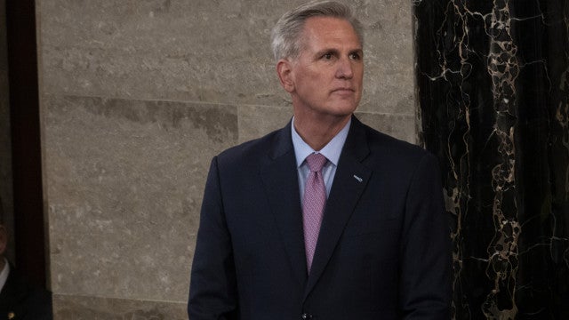 Câmara dos EUA elege McCarthy para presidente após pior impasse em 164 anos