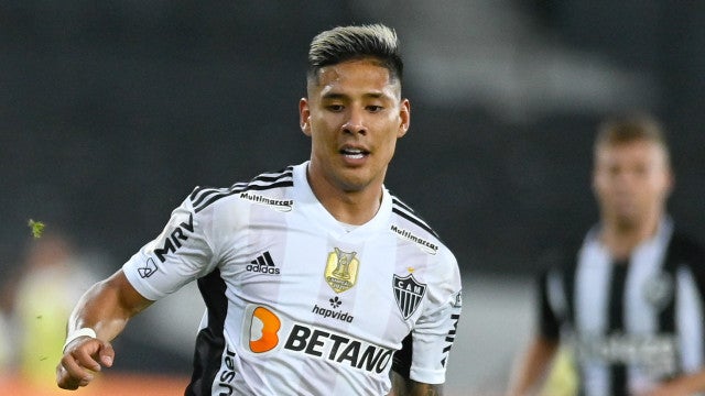 Zaracho rompe ligamentos, sofre fratura no tornozelo e vira desfalque no Atlético