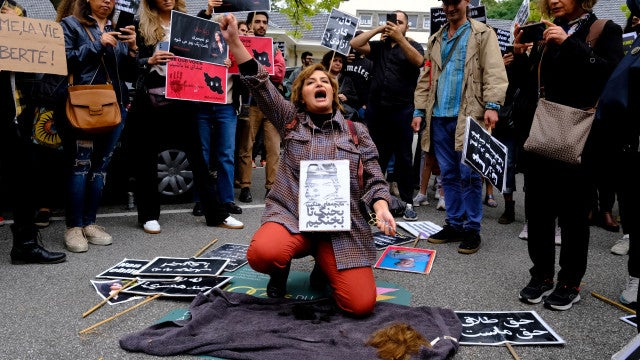 Irã condena à morte mais 3 manifestantes contra o regime