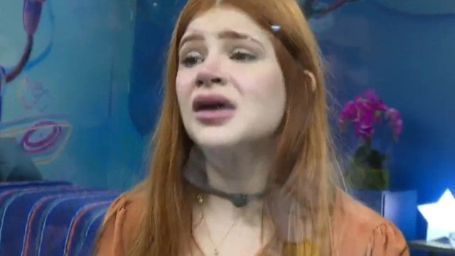 Giovanna chora ao descobrir que foi cancelada fora da Casa de Vidro