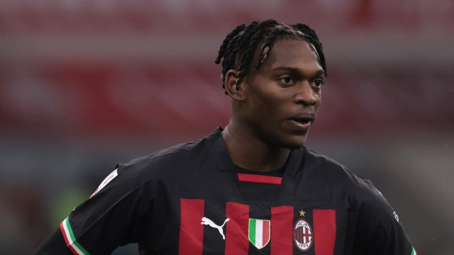 Milan reage e busca empate com Lecce, mas vê Napoli disparar na ponta do Italiano