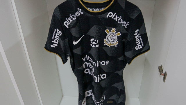 Fernando Lázaro não pensa em reforços e vê solução dentro do Corinthians