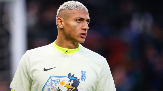 Richarlison pede desculpas a Martinelli após jogo com o Arsenal: ‘Cabeça quente’