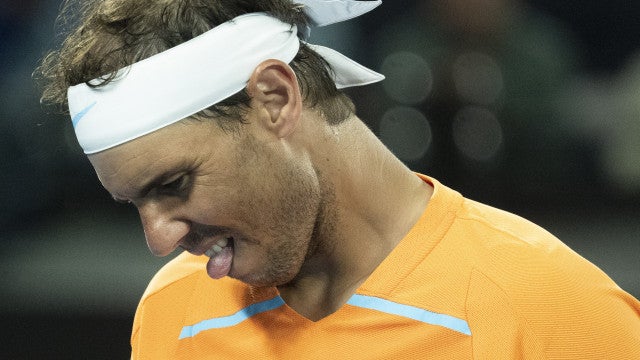 Nadal sente dores no quadril e perde na 2ª rodada na Austrália; Swiatek avança