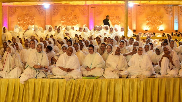 De herdeira a freira. Menina de 8 anos deixa fortuna e entra em mosteiro
