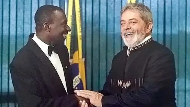 Garçom que serviu Lula e Dilma e foi demitido por Temer volta ao governo