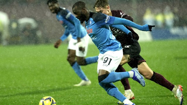 Napoli bate Salernitana e fechará 1º turno com ampla vantagem no Italiano