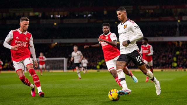 Em jogo eletrizante, Arsenal vence United e mantém vantagem na ponta