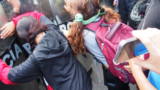 Detenção de quase 200 pessoas no Peru engrossa coro contra abusos policiais