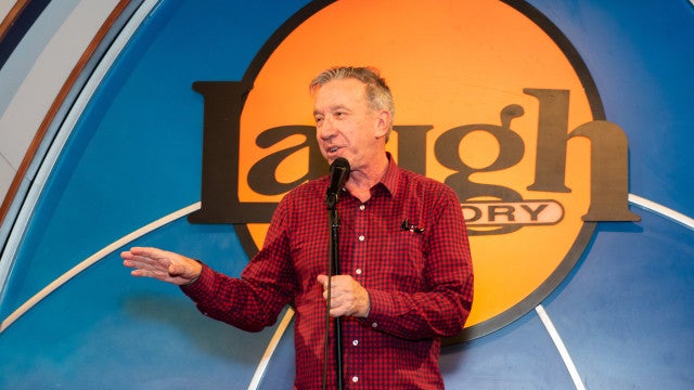 Tim Allen nega ter mostrado o pênis para Pamela Anderson em bastidores de série
