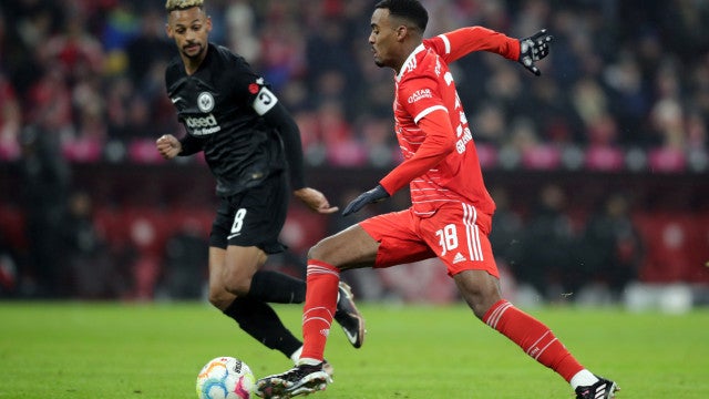 Bayern empata com Frankfurt e sustenta liderança do Alemão por um ponto