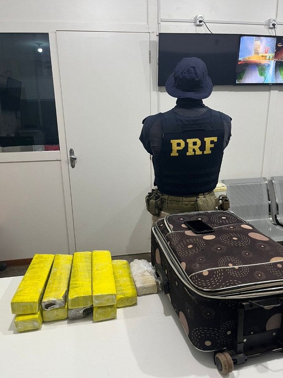 Em Rondonópolis / MT, PRF encontra substância entorpecente sendo transportada em ônibus