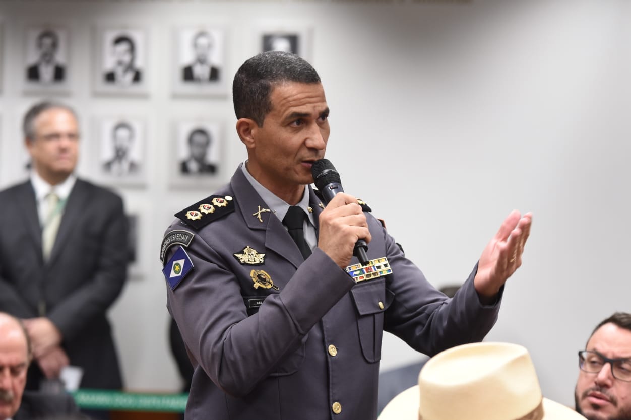Coronel Assis apresenta projeto para suspender decreto presidencial que restringe armas