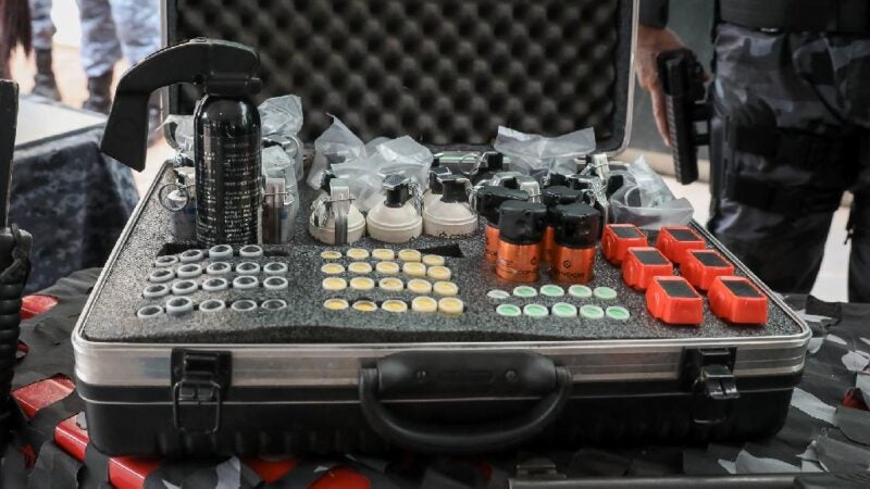 Governo de Mato Grosso entrega mais armamentos não letais para a Polícia Militar
