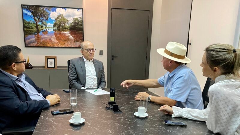 Dorner vai a Cuiabá e pede a vice-governador apoio na ampliação da frota de ônibus escolar