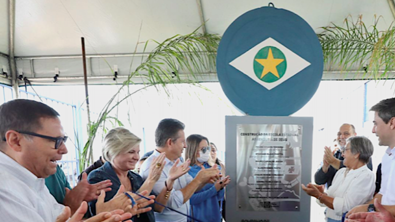 Mauro e três senadores inauguram escola estadual no Médio Norte