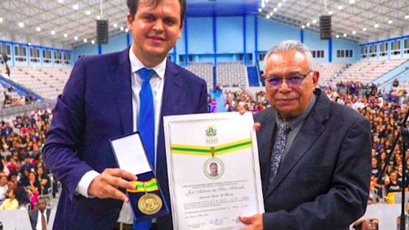 Pastor Sobrinho vice-presidente da Assembleia de Deus em MT é homenageado com comenda Dante de Oliveira