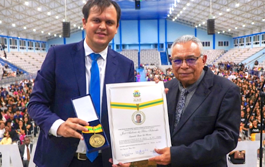 Pastor Sobrinho vice-presidente da Assembleia de Deus em MT é homenageado com comenda Dante de Oliveira