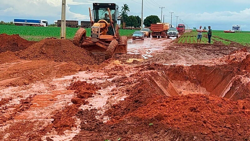 Prefeito de Sorriso reforça que equipes estão preparadas para eliminar tachos com atoleiros na MT-338