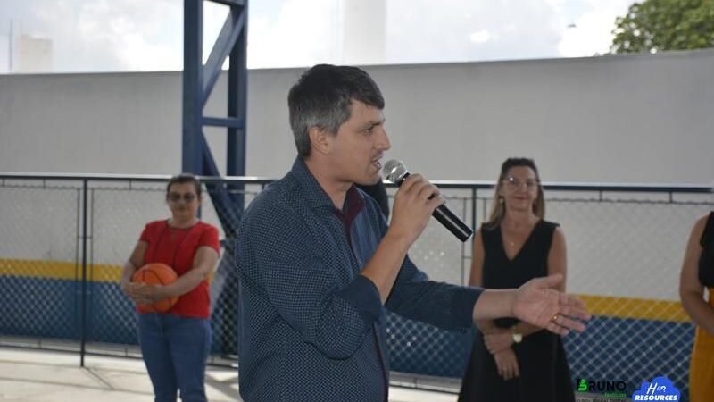 Prefeito de Matupá inaugurou quadra esportiva e anunciou aumento salarial aos profissionais da educação