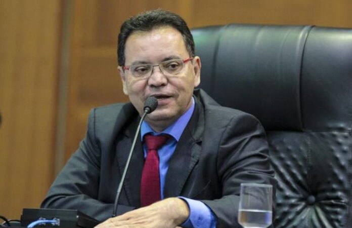 Deputados tomam posse em Mato Grosso; Botelho reeleito presidente da Assembleia e prega união