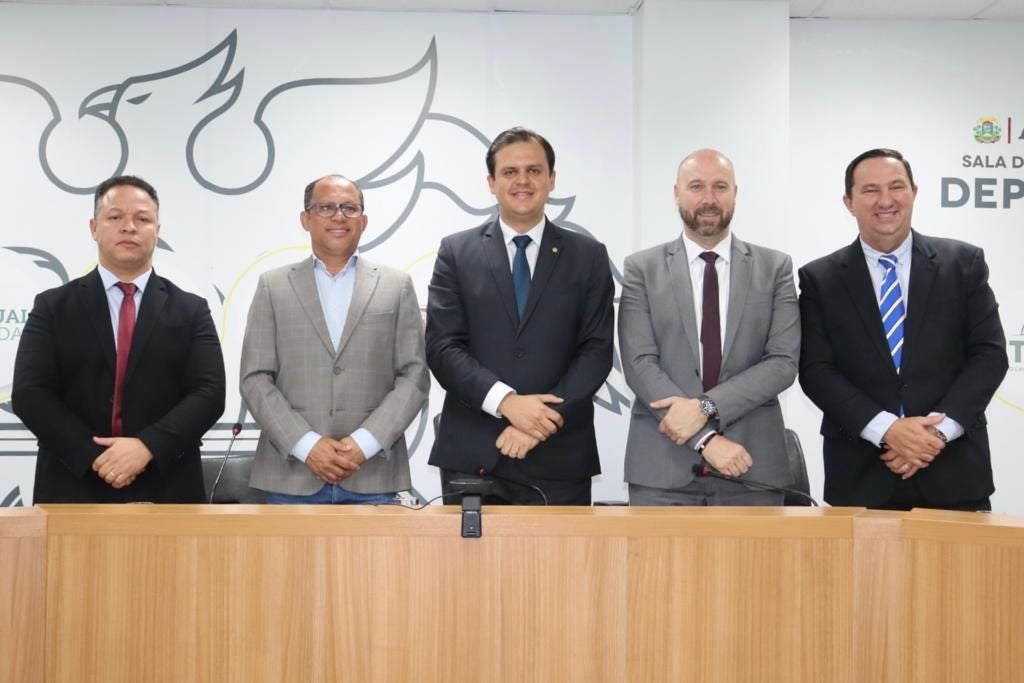 Thiago Silva é eleito presidente da Comissão de Educação da ALMT