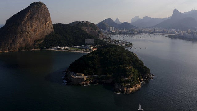 Bombeiros acham corpos desaparecidos após naufrágio do dia 5 na Baía da Guanabara