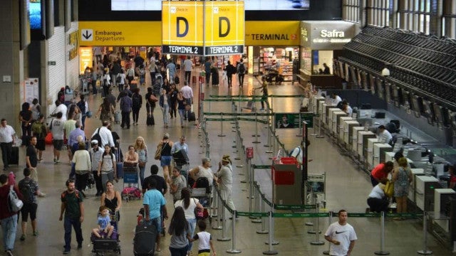 Cerca de 30 afegãos estão acampados no Aeroporto de Guarulhos