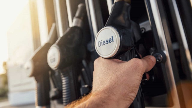 Preço do diesel cai mais 0,8% nos postos, diz ANP