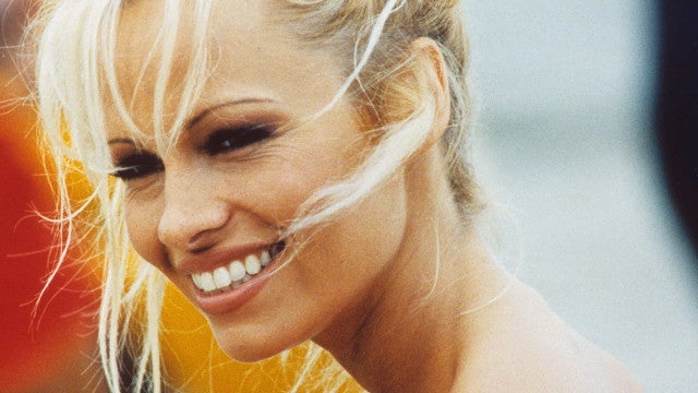 Pamela Anderson diz que sonhava em se tornar freira quando criança