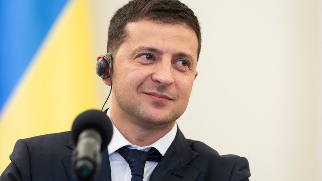 Zelenski reforça proximidade da Ucrânia com UE em discurso no Parlamento Europeu