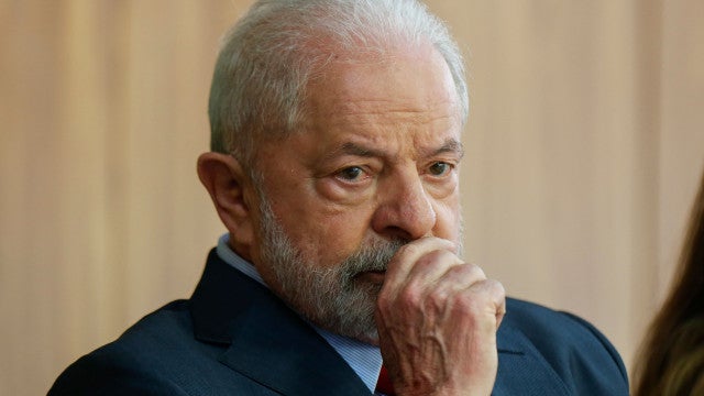 Lula avalia elevar isenção do IR a dois mínimos em 2023