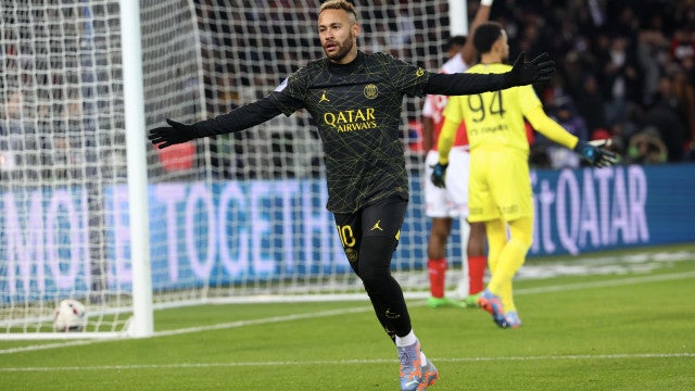 Dirigente discute com Neymar e Marquinhos em intervalo de jogo do PSG, diz jornal