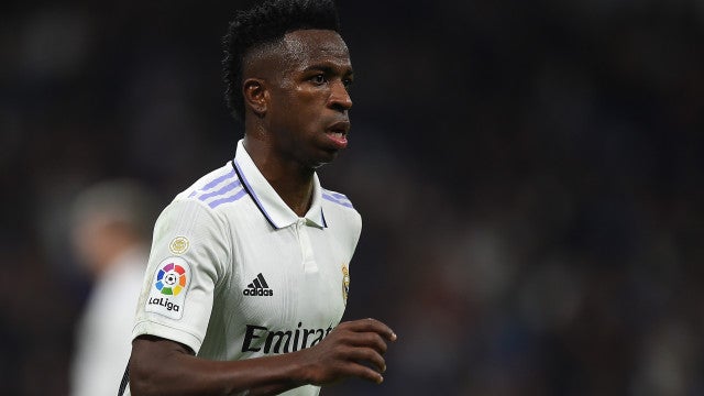 Ataques a Vinícius Junior são um problema do futebol espanhol, diz Ancelotti