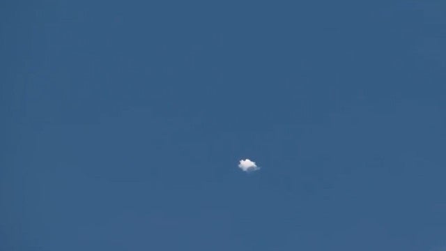 Vídeo mostra momento em que o balão-espião chinês é abatido pelos EUA