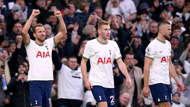 Kane faz história, Tottenham vence e atrasa Manchester City na disputa do título