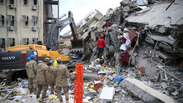 Terremoto deixa mais de 2.300 mortos e milhares de feridos na Turquia e na Síria