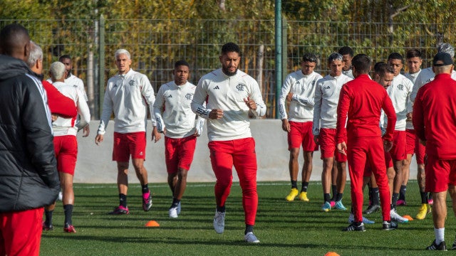 Pressionado, Flamengo busca a liderança da Taça Guanabara