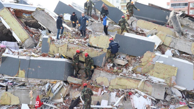 Destruição na Turquia expõe construções de má qualidade