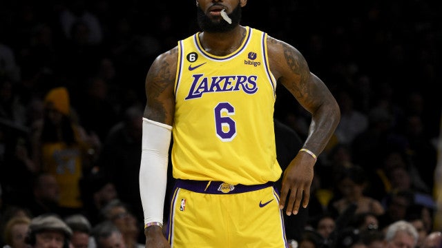 LeBron James supera Abdul-Jabbar e se torna o maior pontuador da história da NBA