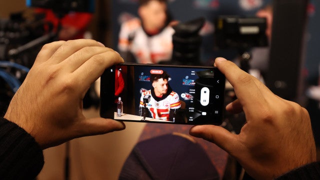 Contrato de R$ 2 bi e estrela do Super Bowl: Mahomes é o novo rosto da NFL