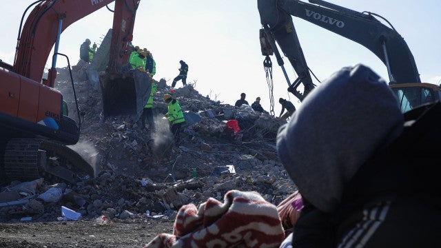 ‘Ouvimos gritos sob escombros, mas não dá para salvar todos’, diz Capacete Branco