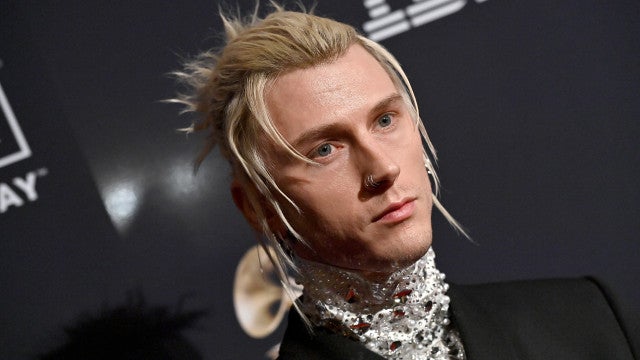 Machine Gun Kelly leva choque elétrico em pleno show; assista