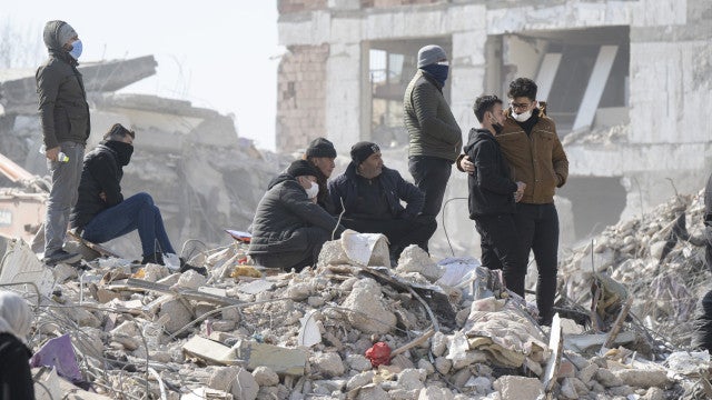 Mortes em terremoto passam de 33 mil, e Turquia se aproxima de sua pior marca desde 1939
